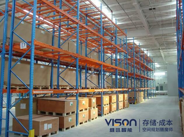 貫通式貨架利用叉車如何存取貨物？